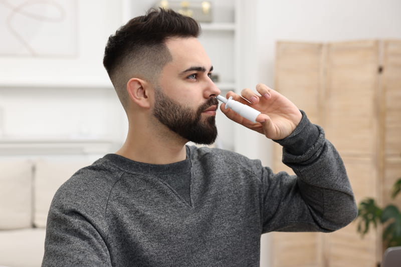 Aria secca in ufficio o a casa: spray nasali e soluzioni per un respiro più libero