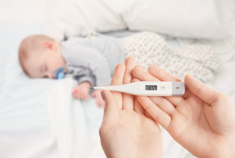 Febbre nei bambini: come gestirla e quando usare farmaci antipiretici