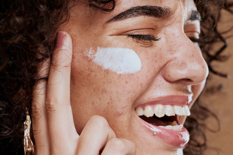 Come scegliere la crema viso giusta: guida al benessere della pelle